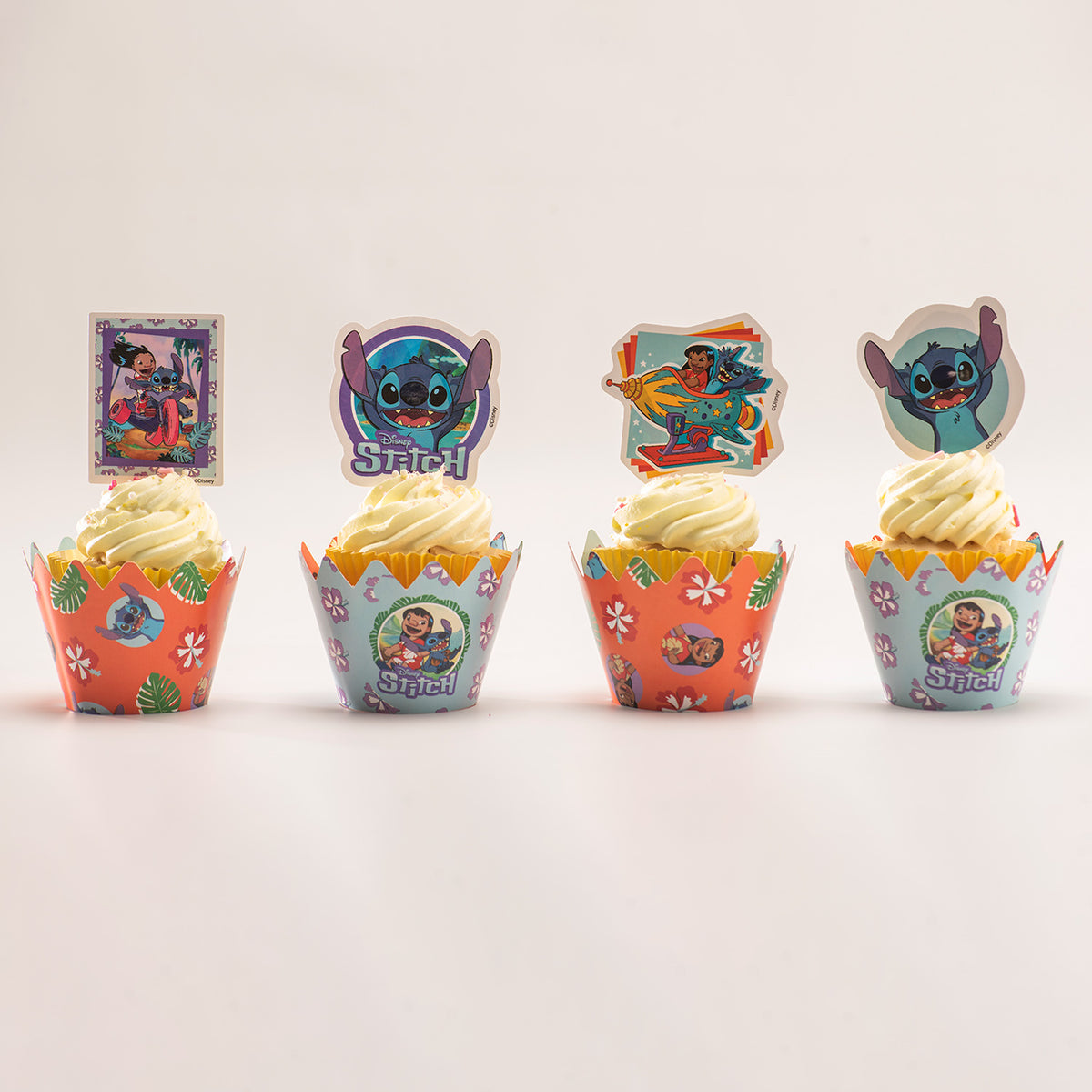 Stitch cupcake wrappers met toppers (12 stuks)