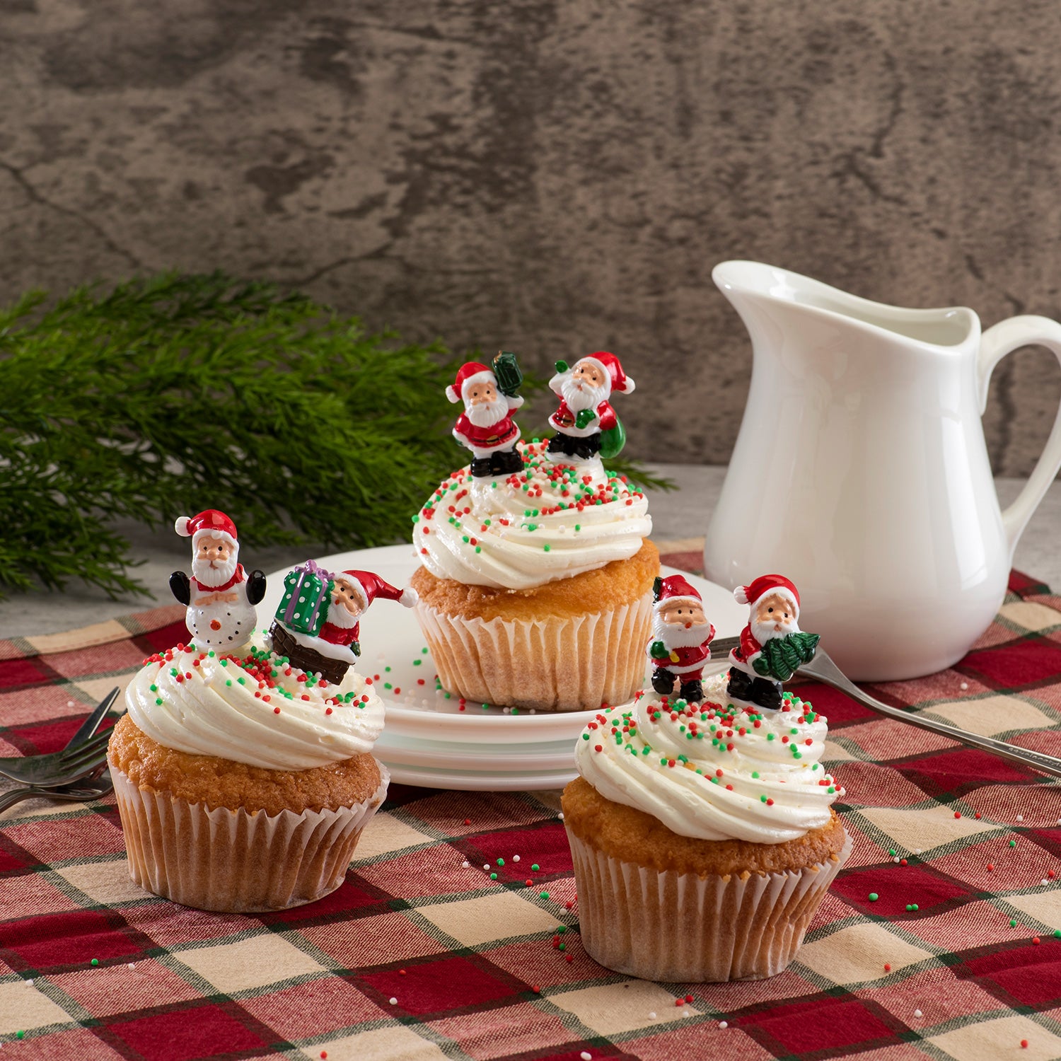 Kerstmis - Cupcake Figuren - Kerstman - 8 stuks - 3 cm