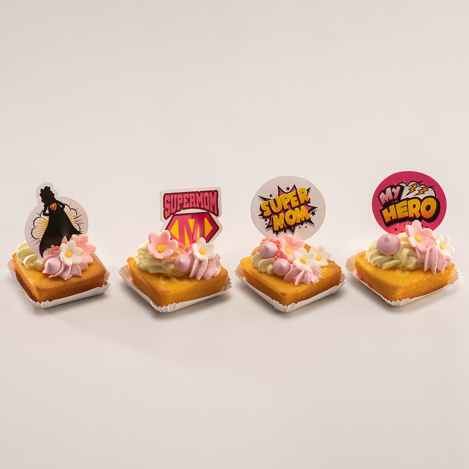 Moederdag - Papieren Caketoppers Supermom - 8 stuks - 4 designs