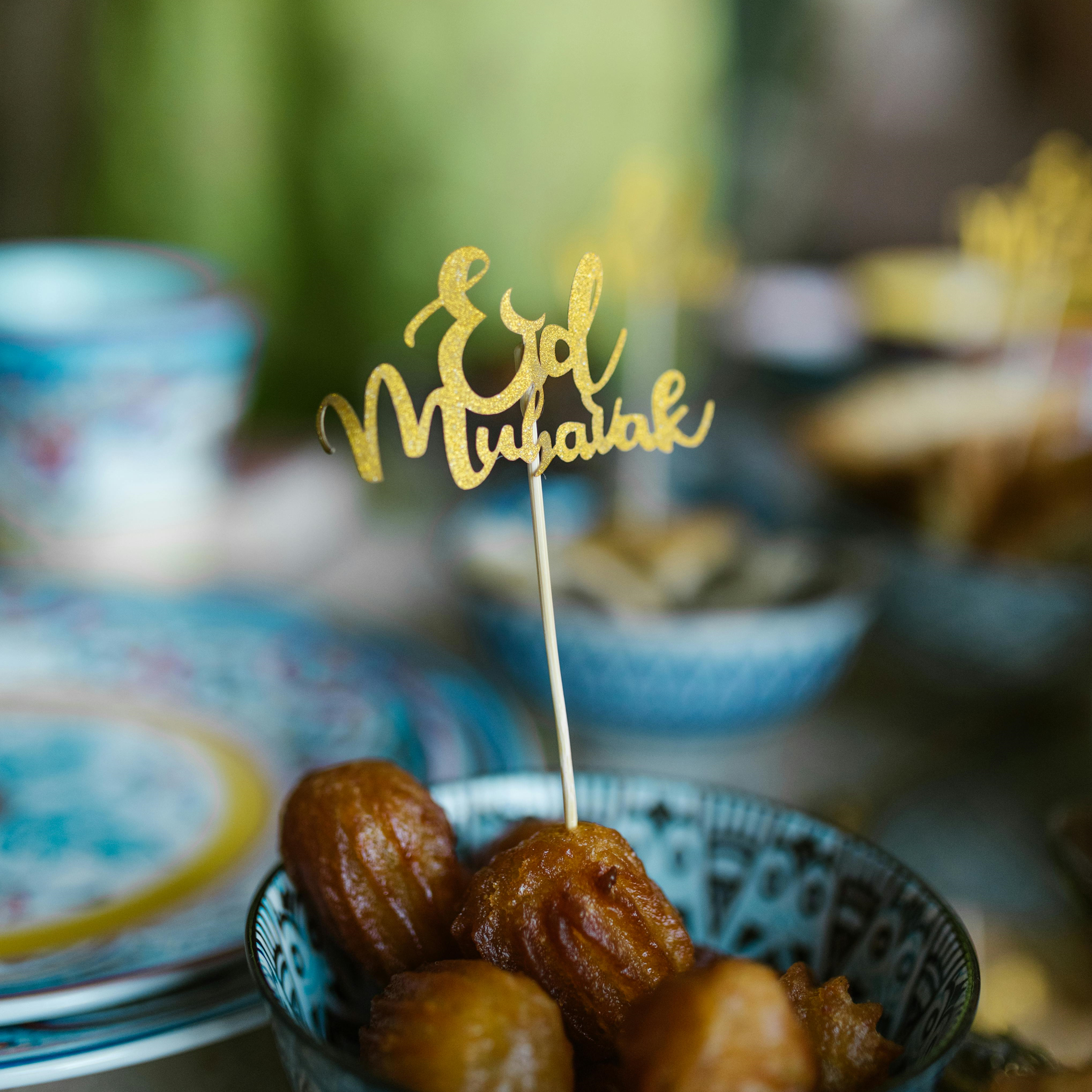 Taart met Eid Mubarak taarttopper goud