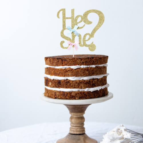 T-0043_Taart_Decoratie_Gender_Reveal_Taarttopper_He_or_She_Goud_Strikjes_2_m.png