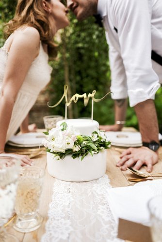 T-0247-PartyDeco Taarttopper Love Goud Bruidstaart