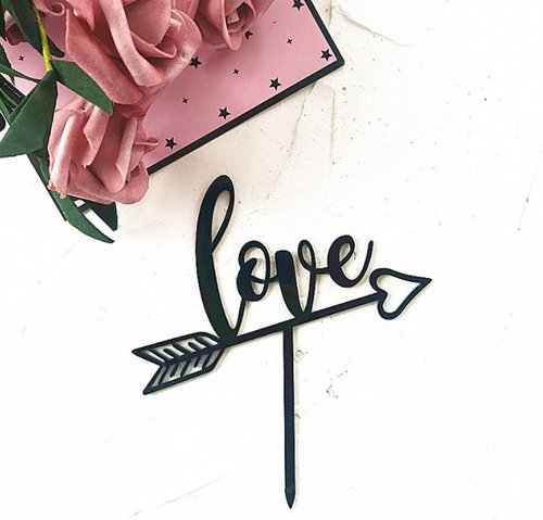 T-0328_Taartdecoratie_Love_Taarttopper_Liefde_Zwart_Acryl_Pijl_m.jpg