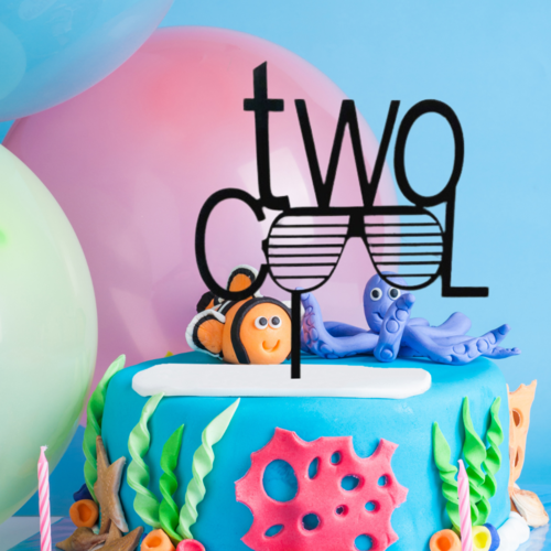 T-0647_Taart_Decoratie_Verjaardag_Taarttopper_Two_Cool_Zwart_Acryl_m.png